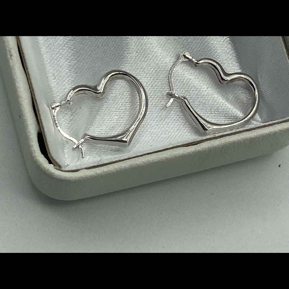 10k White Gold Heart Shaped Hoop Earrings - Picture 2 of 4